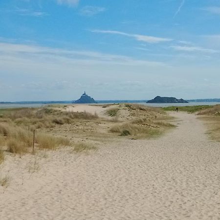 Gite Montoise Genêts Exteriér fotografie